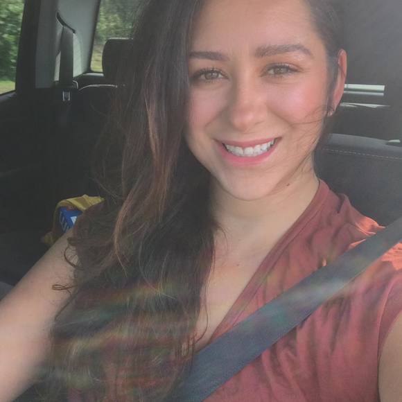 Meet your Posher, Fabiola - Picture 1 of 1